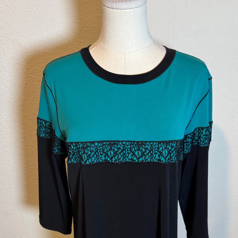 NWT Eva Varro 3/4 Sleeve Contrast Top Teal & Black Lace - Picture 2 of 8